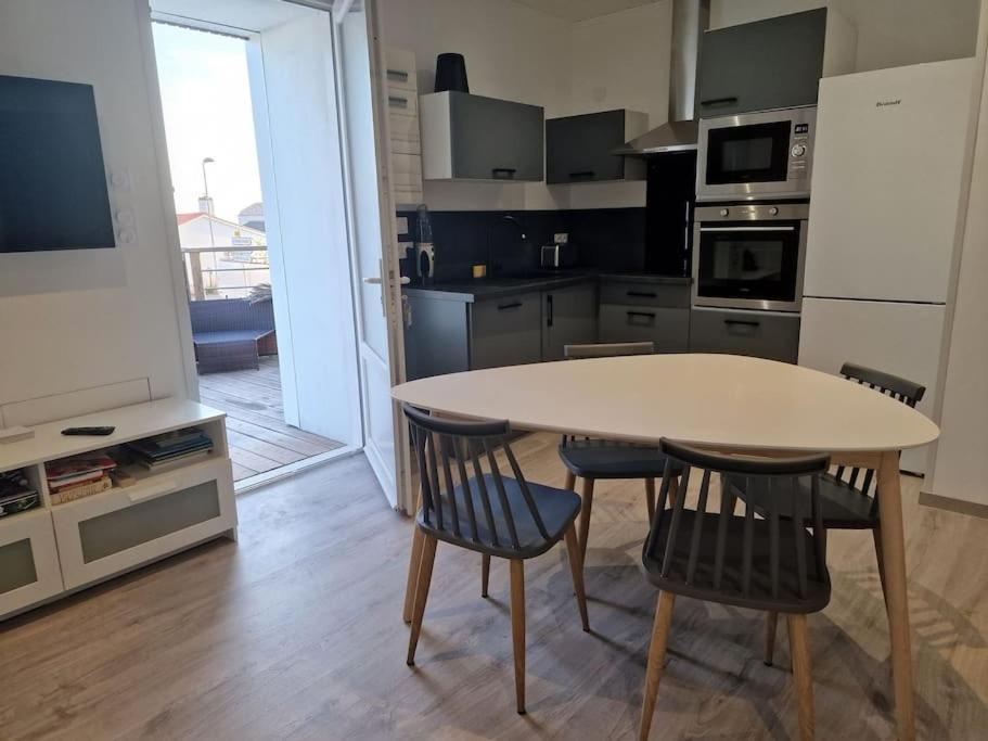 Superbe Appartement Renove A Neuf Centre Bourg Brem-Sur-Mer Exterior foto